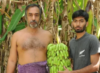63-YO Earns Rs 1 Lakh/Month With His Banana Empire, Distributes 500 Varieties For Free